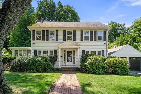 7 Grantland Rd, Wellesley, MA 02481