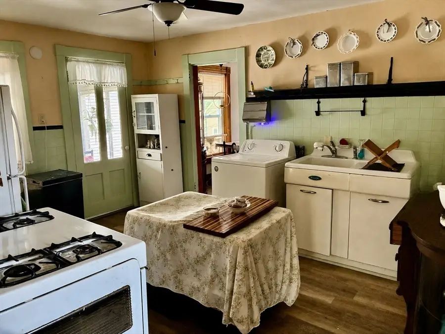 16 Chestnut St, Turners Falls, MA 01376 - #3