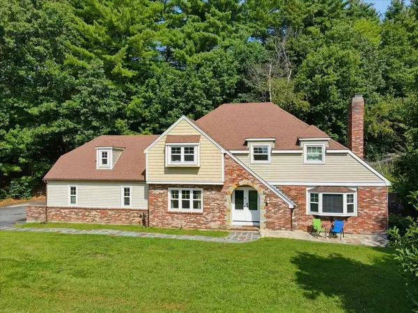 95 Jewett St, Pepperell, MA 01463