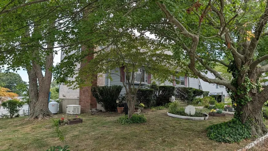 7 Charlotte Dr, Bristol, RI 02809 - #3