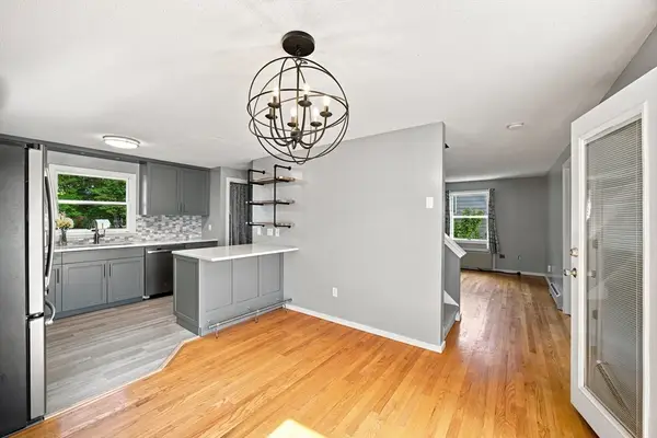 76 Laurel St #A, Greenfield, MA 01301