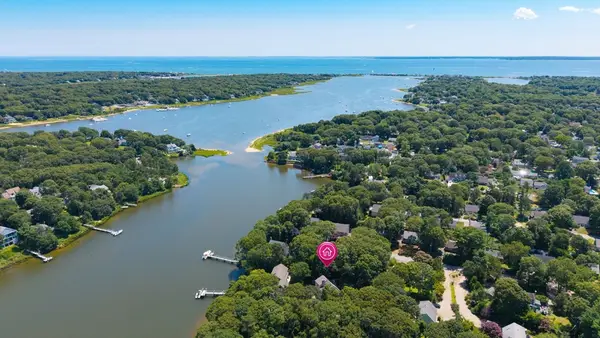 42 Mattapan St, Falmouth, MA 02536