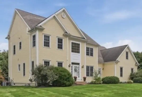 8 Juniper Road, Upton, MA 01568