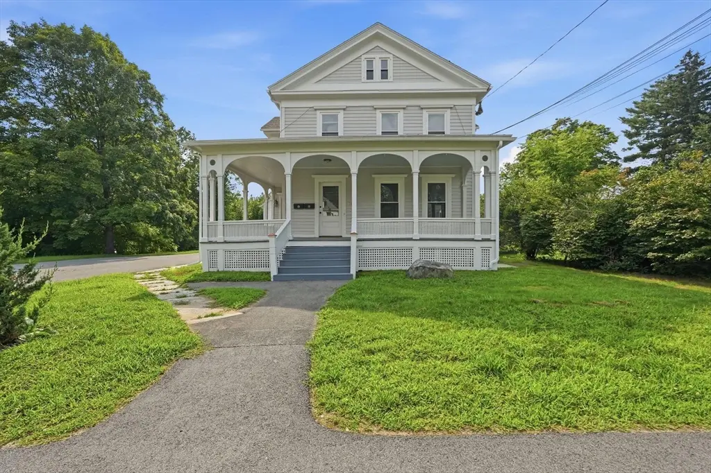 1136 N Pleasant St, Amherst, MA 01002 - #1