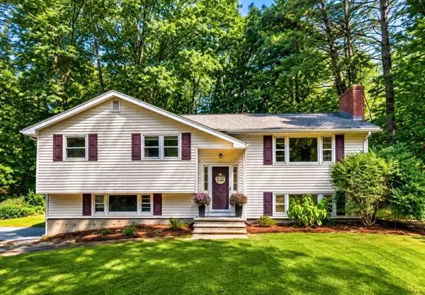 15 Carriage Dr, Chelmsford, MA 01824