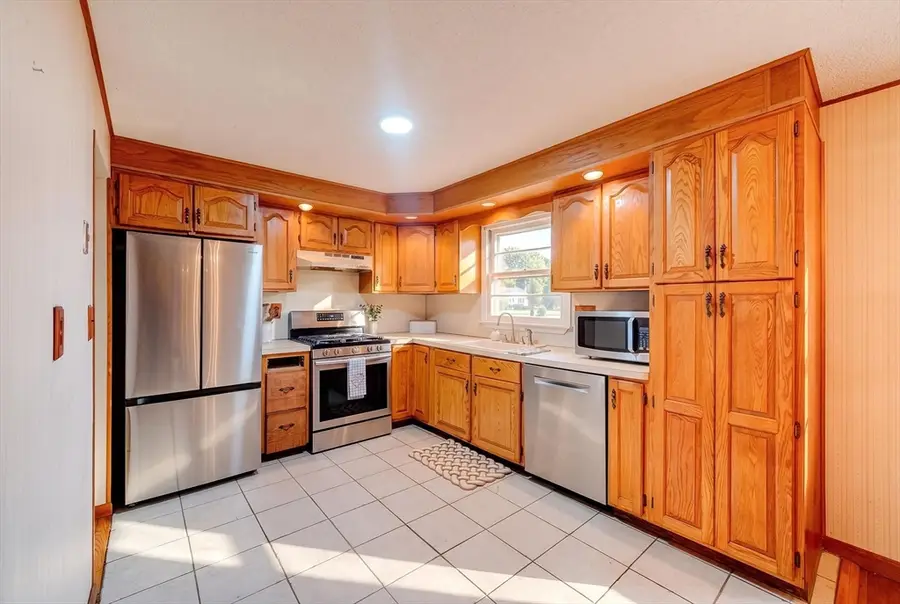 15 Carriage Dr, Chelmsford, MA 01824 - #3