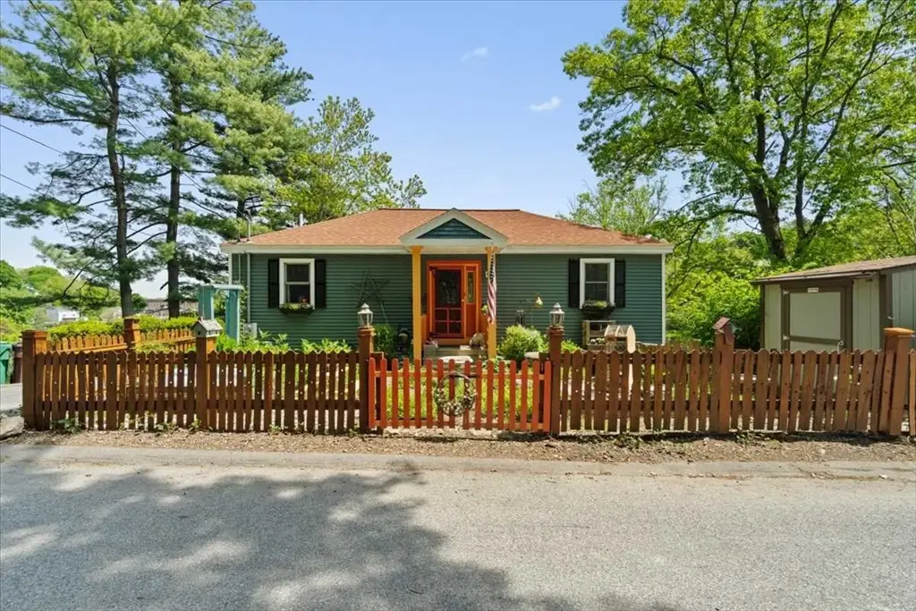 212 Grove St, Clinton, MA 01510 - #1