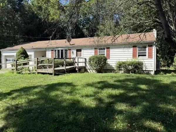 6 Holly St, Oxford, MA 01540