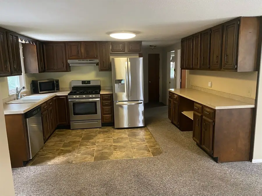 19 Blossom Street, Clinton, MA 01510 - #2