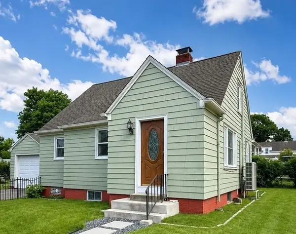 67 Mulberry St, Attleboro, MA 02703