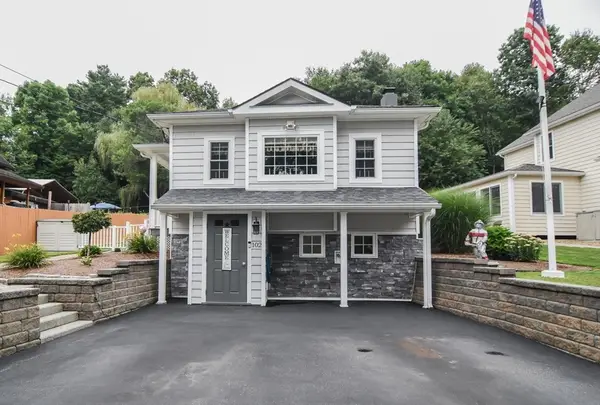 102 Lakeshore Dr, West Brookfield, MA 01585