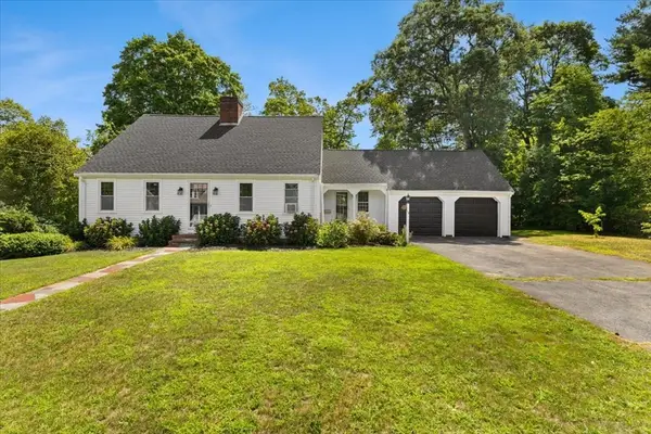 14 Whitehill St, Taunton, MA 02780