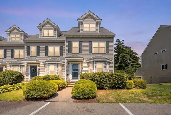 17 Copper Lantern Ln #17, Carver, MA 02330