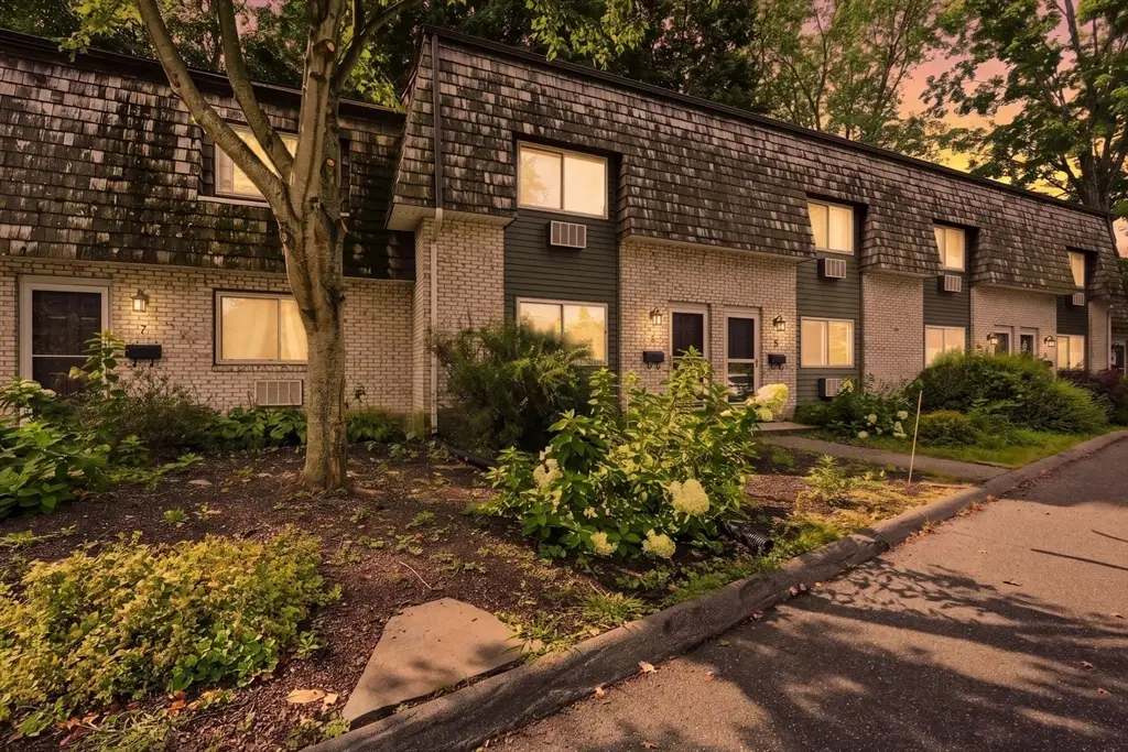 73 Bridge St #6, Northampton, MA 01039 - #1