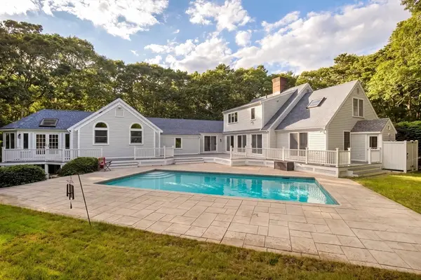 6 Heron Way, Mashpee, MA 02649