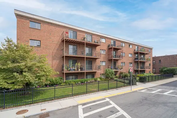 26 Waverly St #405, Boston, MA 02135