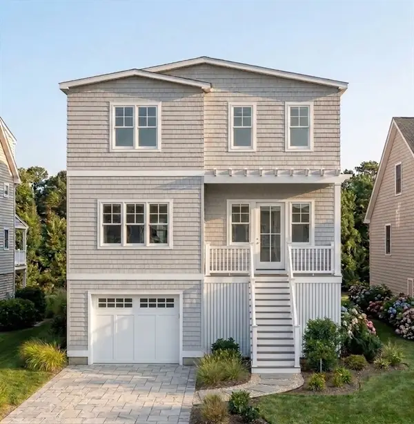 6 Touraine Ave, Hull, MA 02045