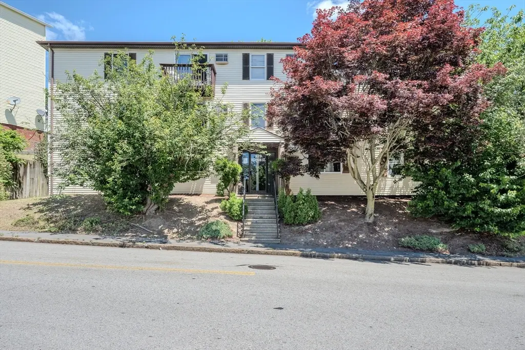 229 Vernon St #3, Worcester, MA 01607 - #1