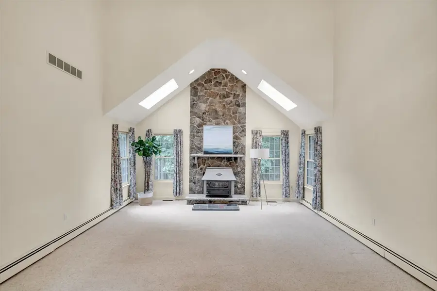 4 Crestview Rd, Bedford, MA 01730 - #3