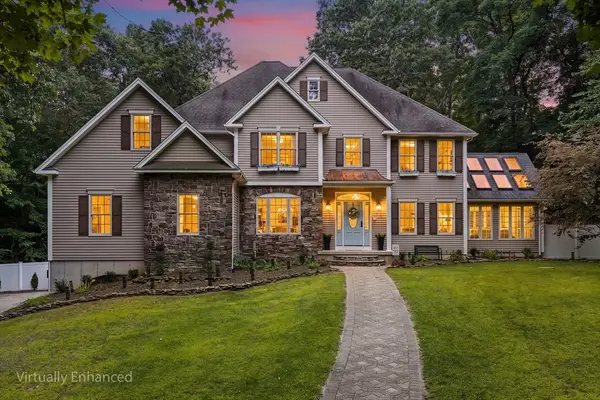 4 Iroquois Ln, Wilbraham, MA 01095