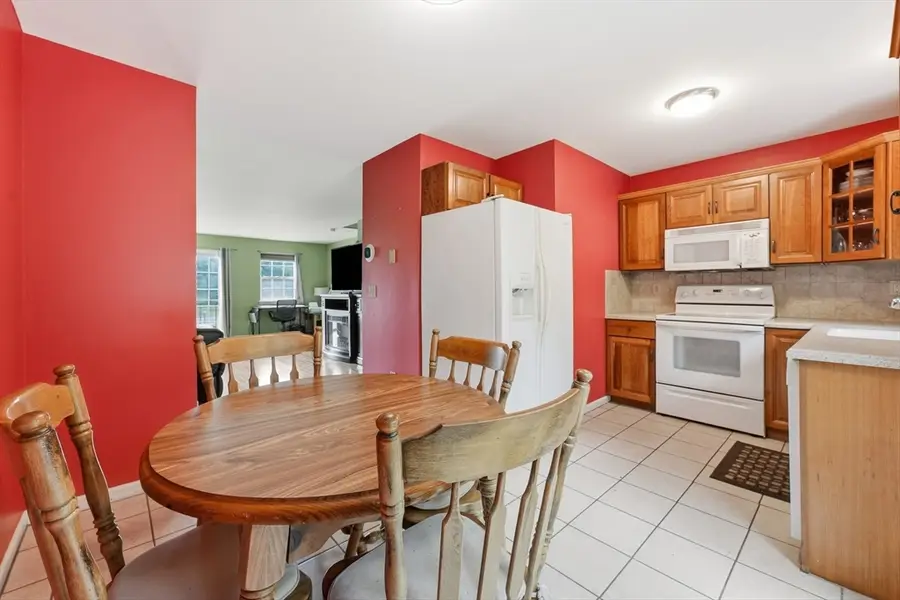 17 Waters Edge #17, Ludlow, MA 01056 - #3