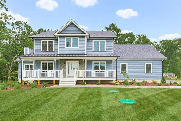 16 Ledge Hill Ln, Rehoboth, MA 02769