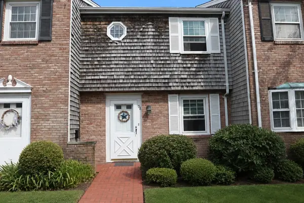 58 Captain Cook #58, Barnstable, MA 02632