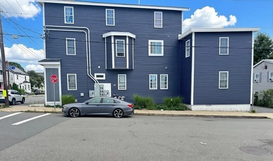 90 Essex St, Lynn, MA 01902 - #3
