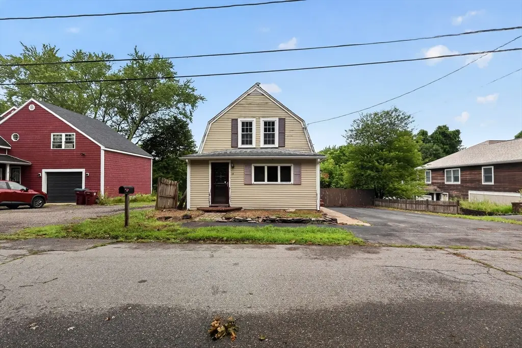 15 Hillside Ave, Middleboro, MA 02346 - #1