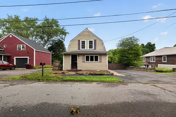 15 Hillside Ave, Middleboro, MA 02346