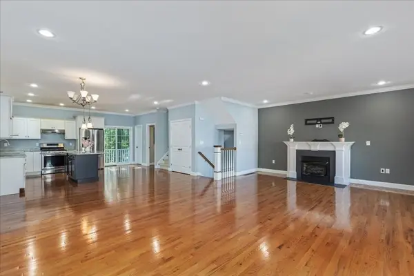 52 Compass Pt #52, North Andover, MA 01845