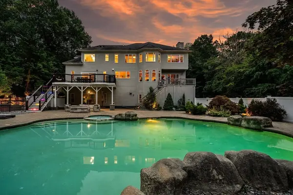 9 Grandview Rd, North Reading, MA 01864