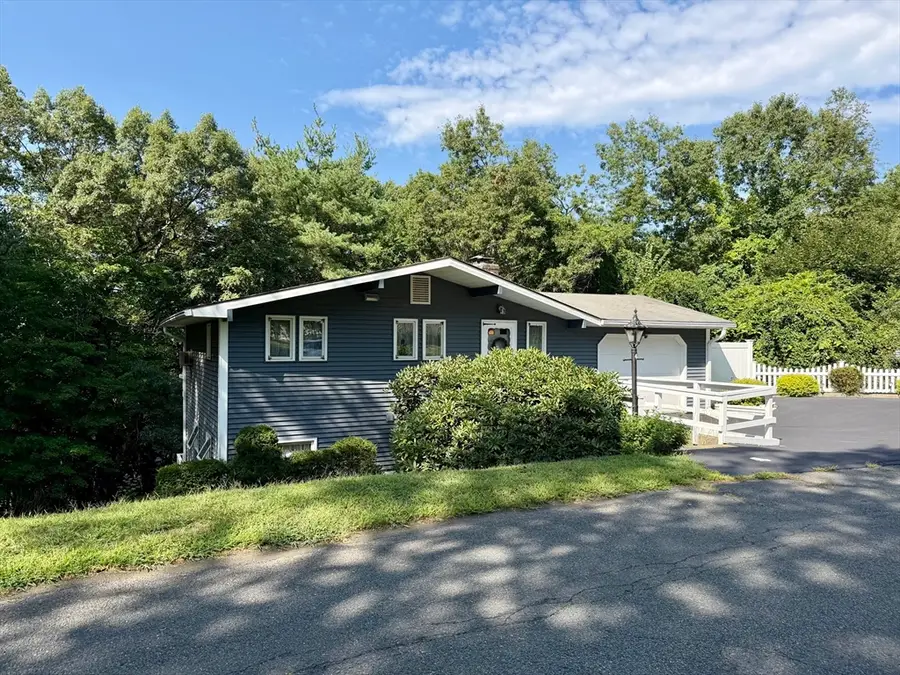 4 Highland Circle, Turners Falls, MA 01376 - #3