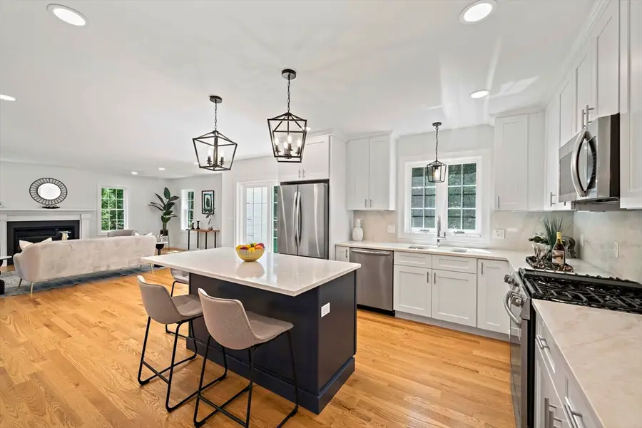 4 Clarendon Circle, Holbrook, MA 02343 - #2