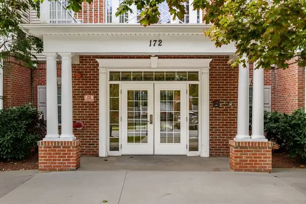 172 Haverhill St #219, Andover, MA 01810
