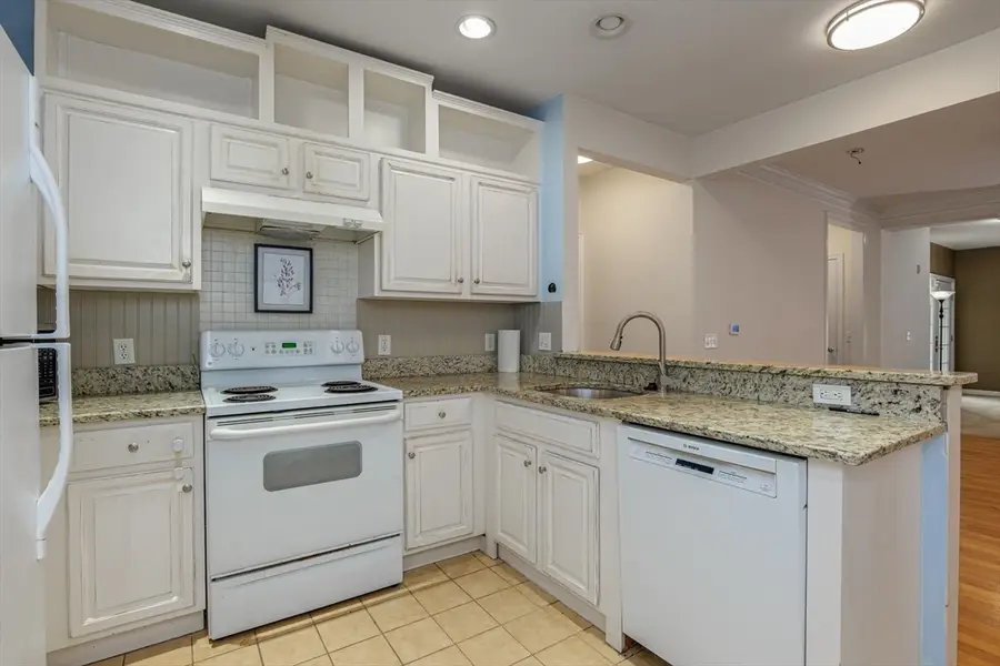 172 Haverhill St #219, Andover, MA 01810 - #3