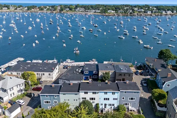 2 Mariners Ln, Marblehead, MA 01945