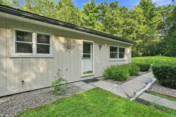 55 North St, Belchertown, MA 01007