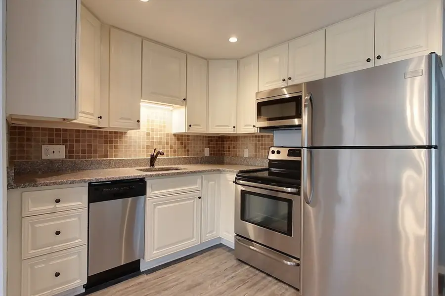 138 Rea St, Lowell, MA 01852 - #3