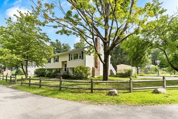 8 Green St, Billerica, MA 01821