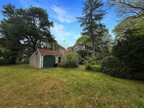 18 Nickerson Dr, Barnstable, MA 02635