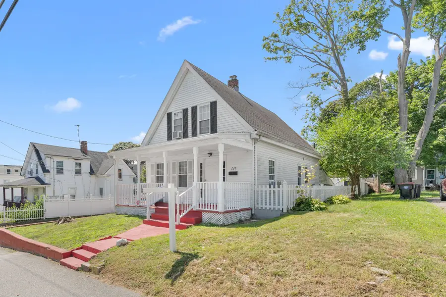 228 N Warren Ave, Brockton, MA 02301 - #3