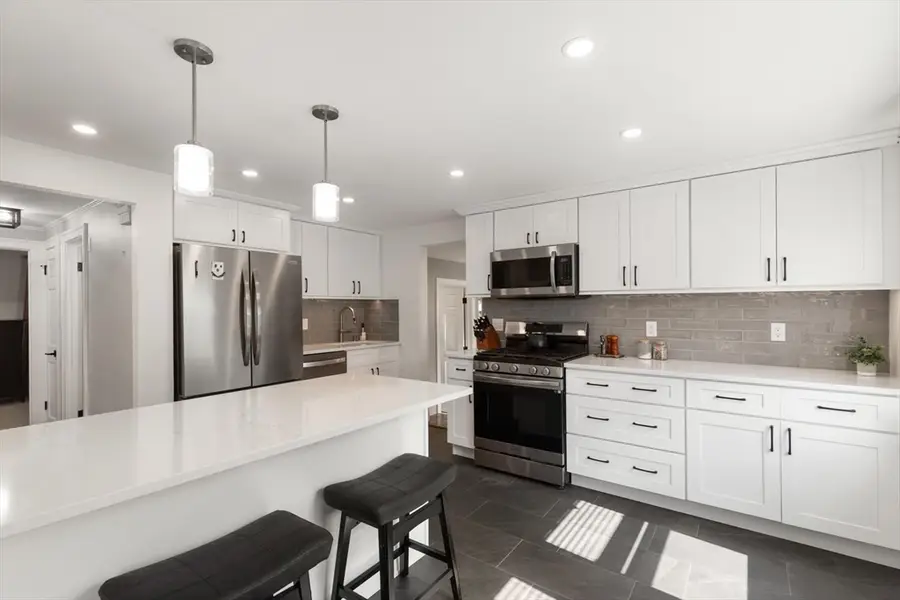 33 Griffin Rd, Peabody, MA 01960 - #3