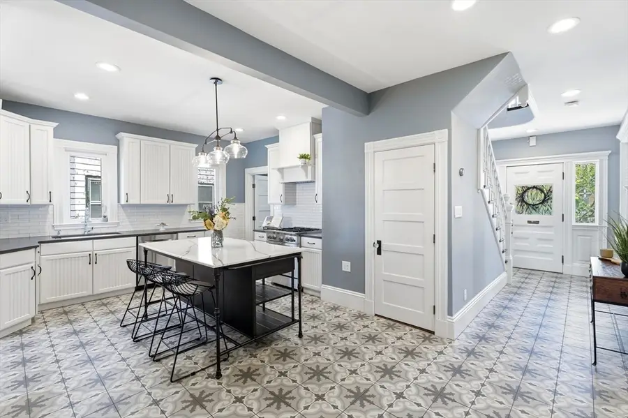 19 Gilmore St, Everett, MA 02149 - #2
