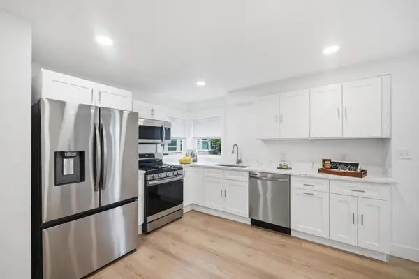 21 Chestnut St, Woburn, MA 01801