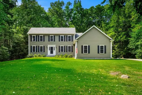 14 Village Rd, Pepperell, MA 01463