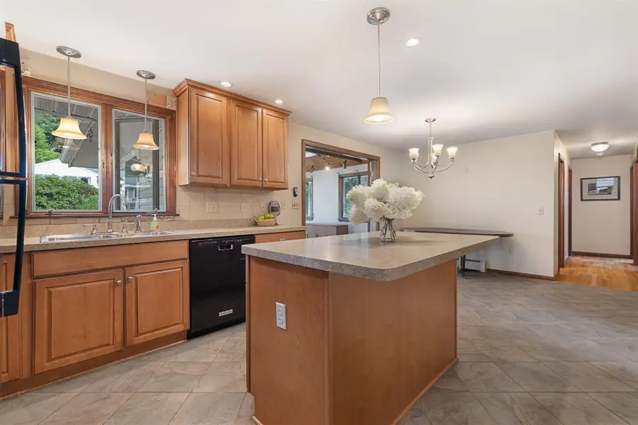 8 Beechwood Dr, Rutland, MA 01543 - #3