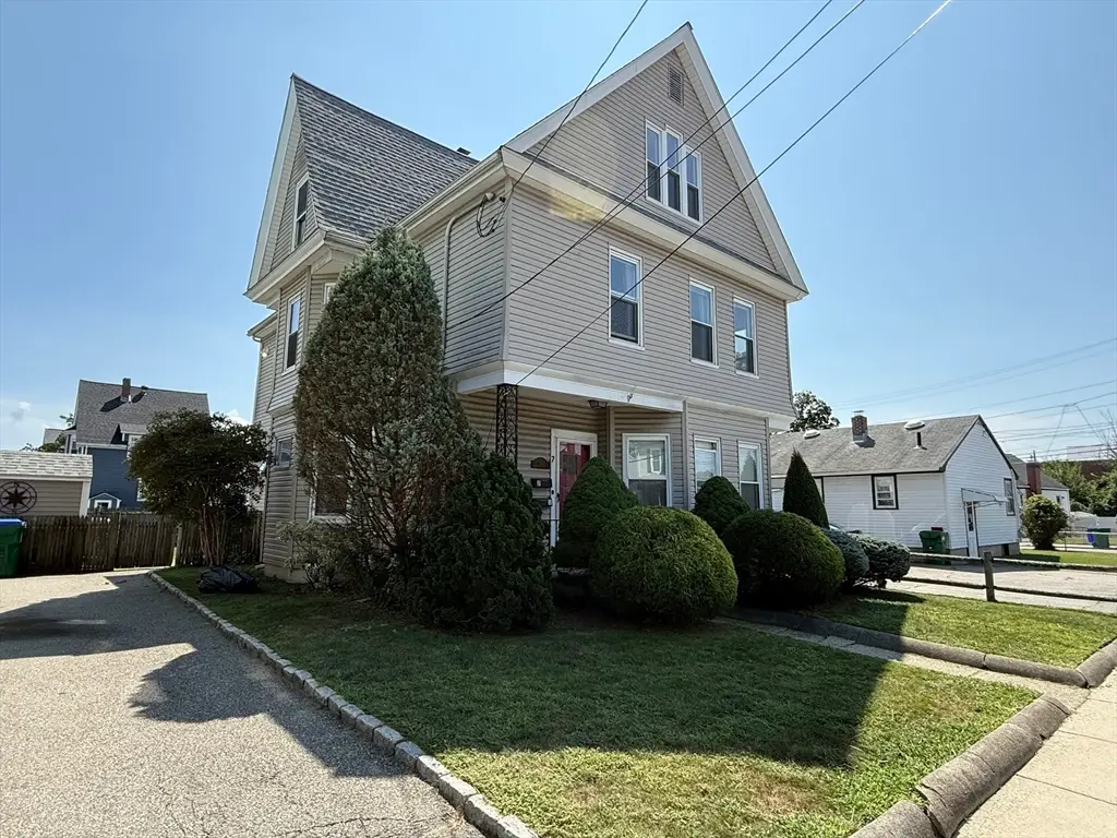7 Pembroke St, Medford, MA 02155 - #1