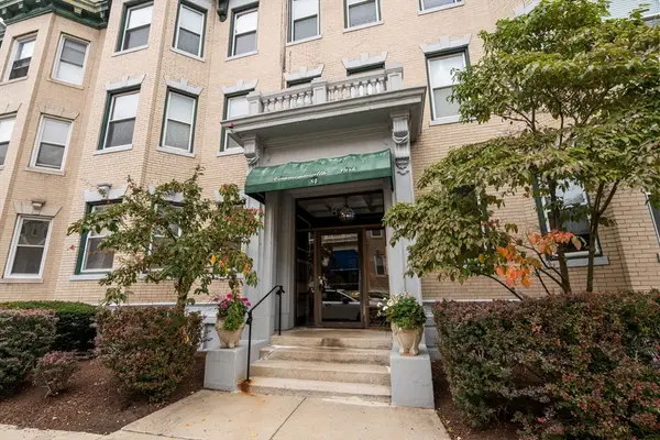 84 Gordon St #301, Boston, MA 02135