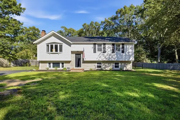 18 Montgomery Dr, Plymouth, MA 02360
